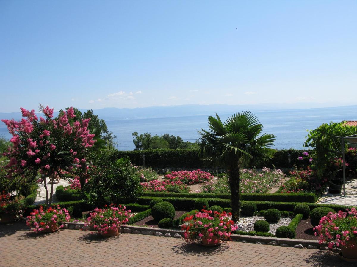 Bed And Breakfast Villa Iris Moscenicka Draga Bagian luar foto