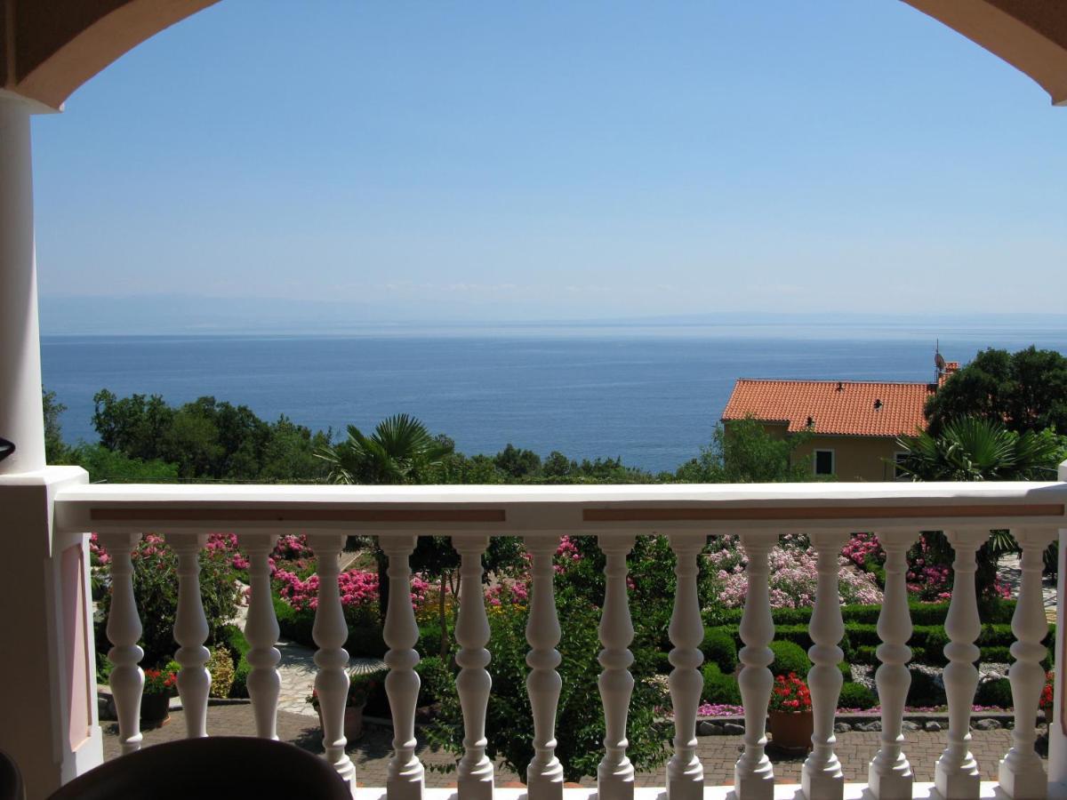 Bed And Breakfast Villa Iris Moscenicka Draga Bagian luar foto