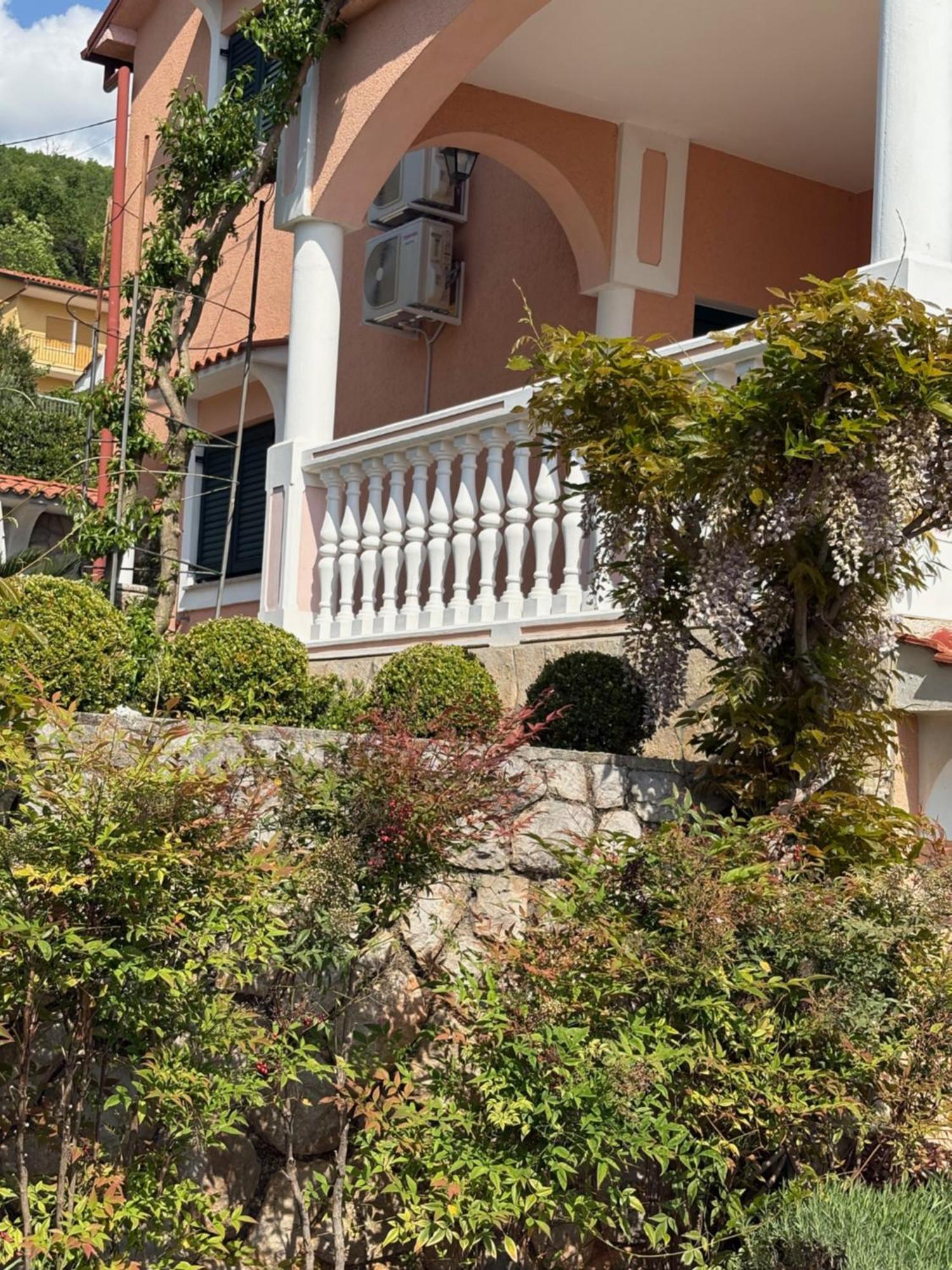 Bed And Breakfast Villa Iris Moscenicka Draga Bagian luar foto