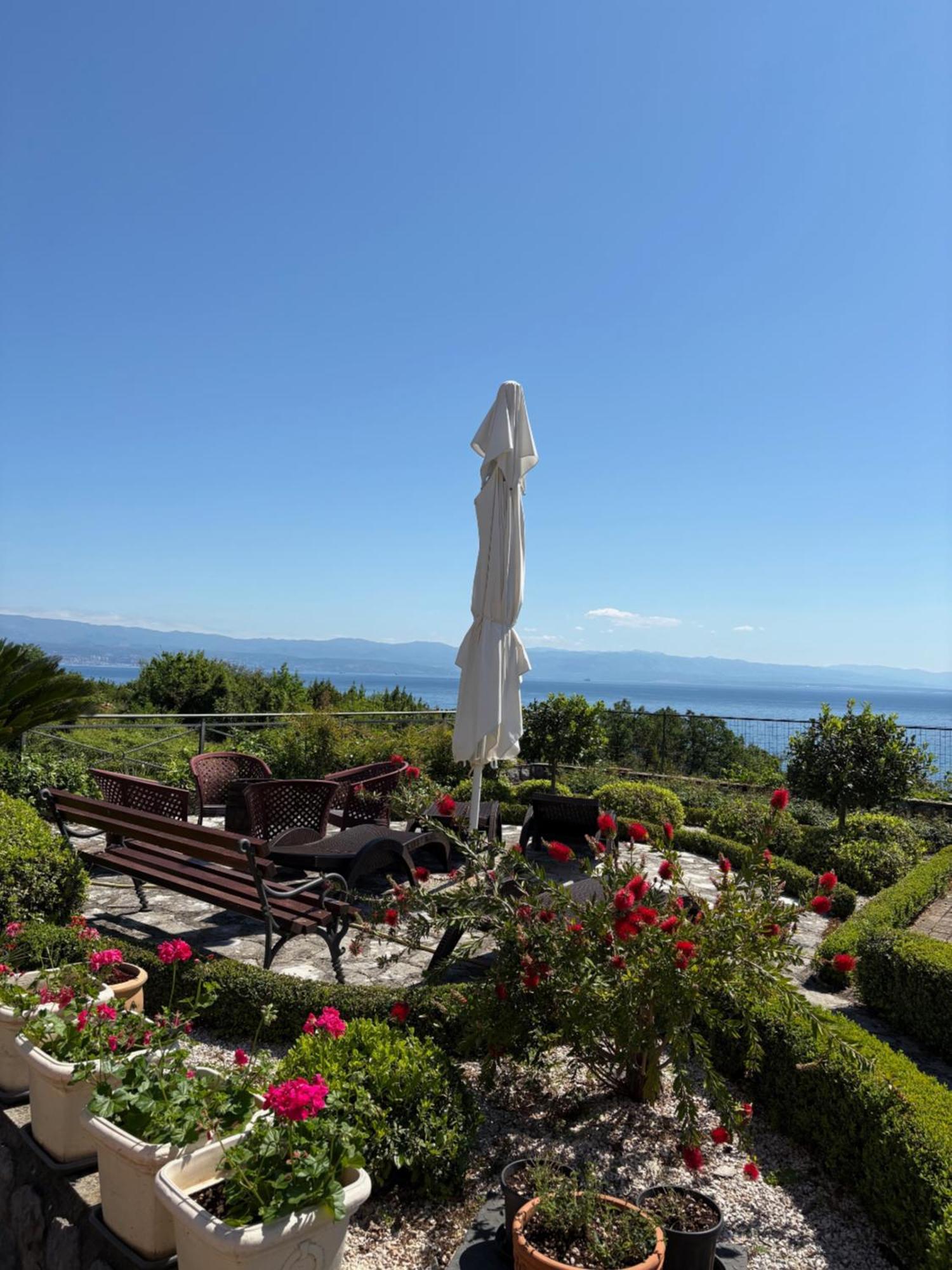 Bed And Breakfast Villa Iris Moscenicka Draga Bagian luar foto