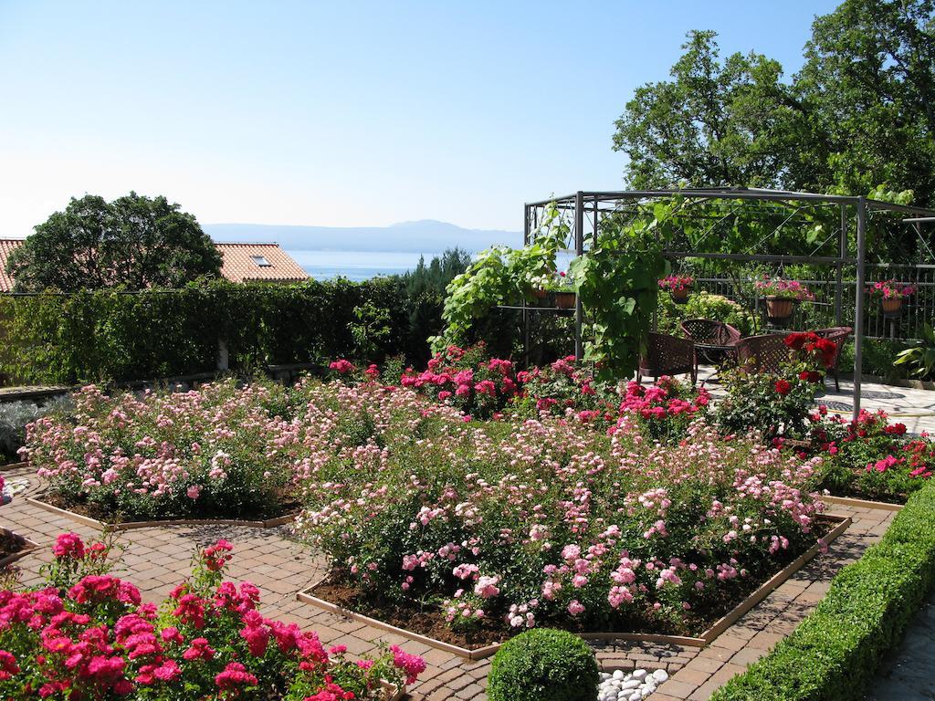Bed And Breakfast Villa Iris Moscenicka Draga Bagian luar foto