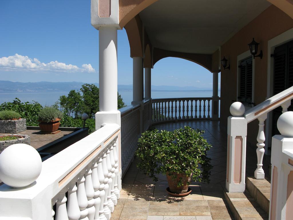 Bed And Breakfast Villa Iris Moscenicka Draga Bagian luar foto
