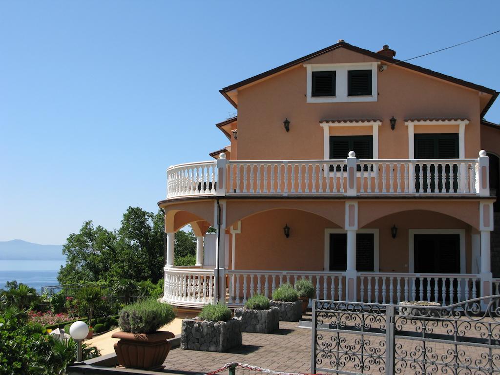 Bed And Breakfast Villa Iris Moscenicka Draga Bagian luar foto