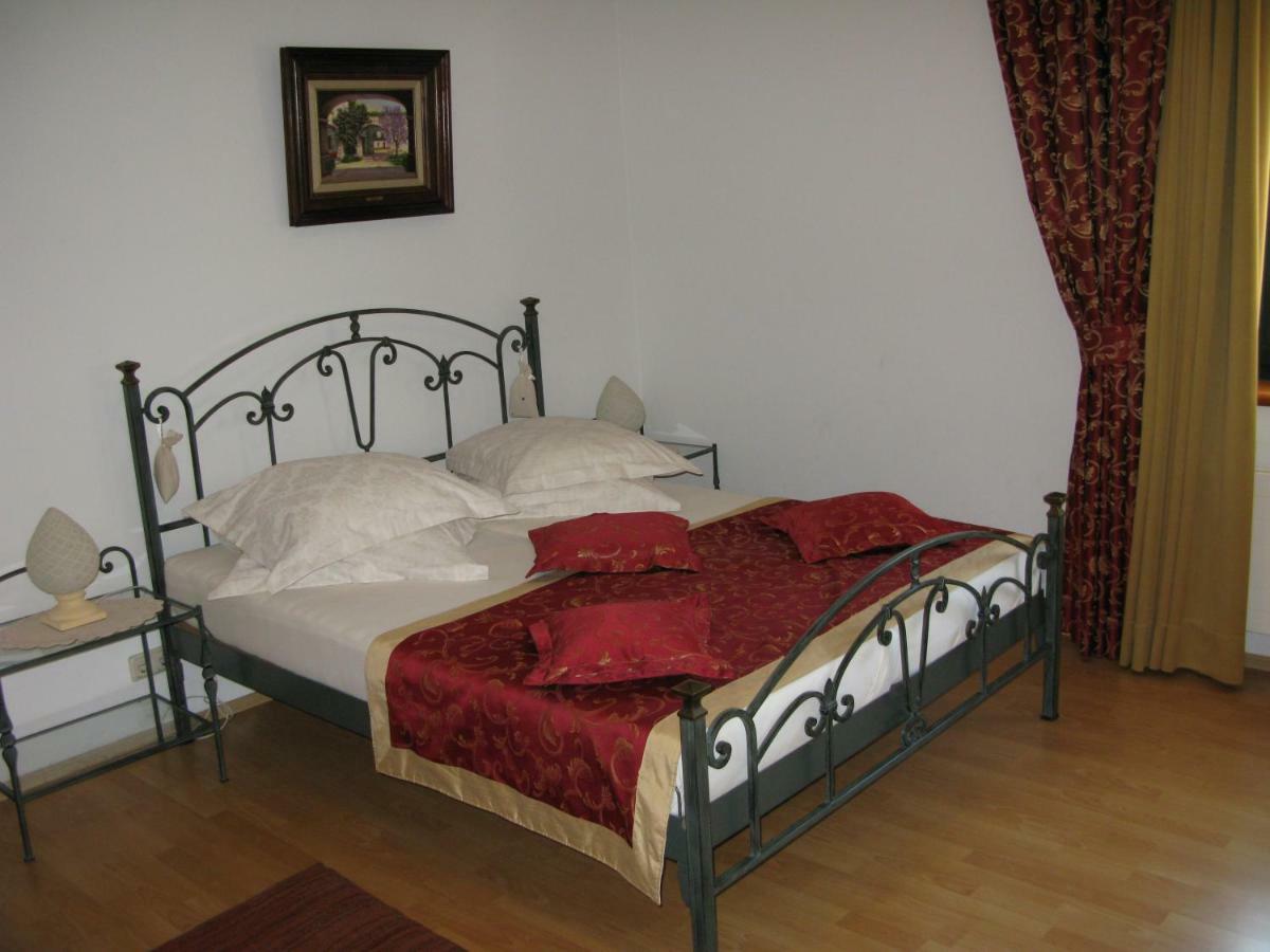 Bed And Breakfast Villa Iris Moscenicka Draga Bagian luar foto